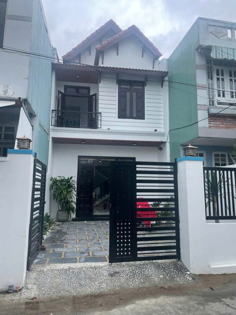 Nhà 2 tầng bán đường Bình Thái 4 Cẩm Lệ Đà Nẵng diện tích 165m2 có sân vườn phía sau giá 6.5 tỷ